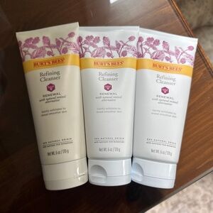 Burt's Bees Refining Cleanser Set with Purple and Cream Packaging